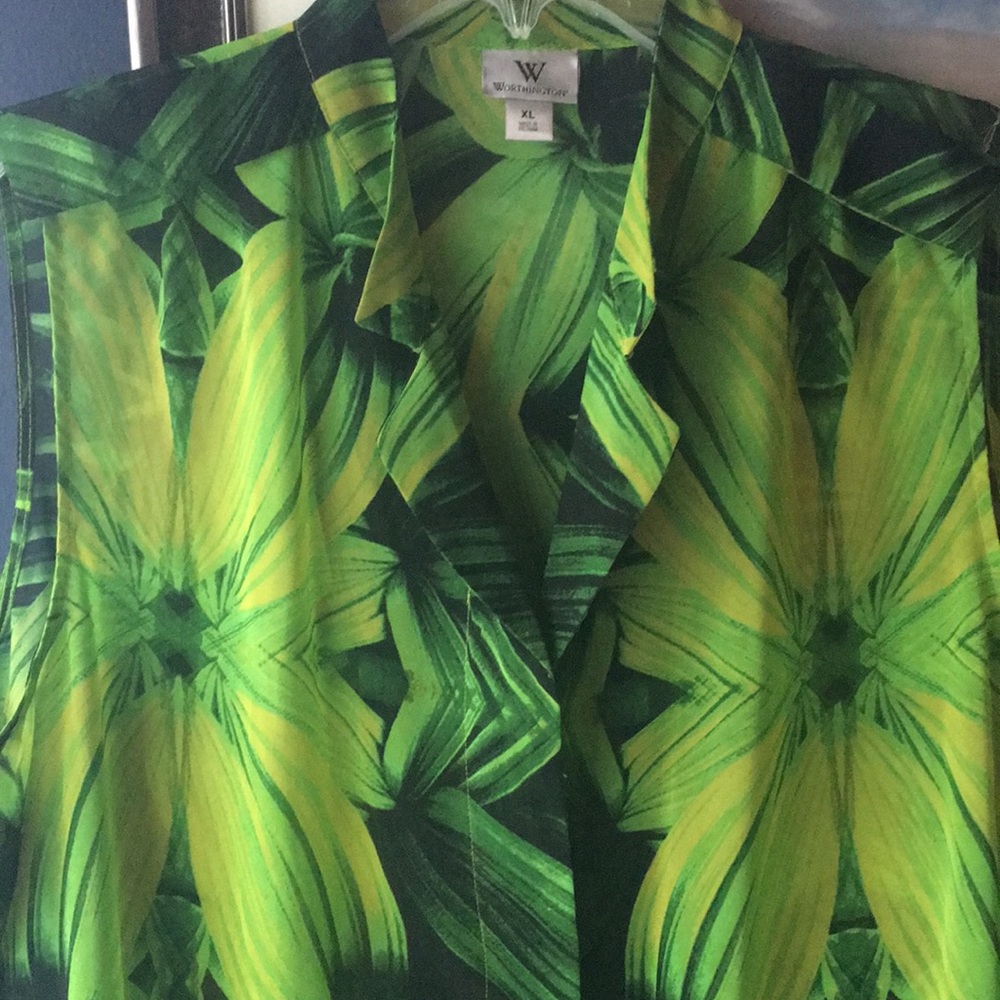 Almost new. Tropical print button down